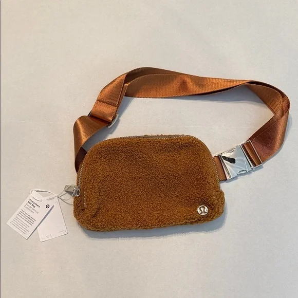NWT Lululemon Everywhere Fleece Belt Bag Burnt Caramel - Picture 3 of 16